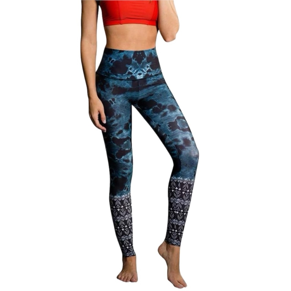Onzie Yoga Women’s High Rise Lucky Eye Patterned Blue/Black Leggings, Size S/M